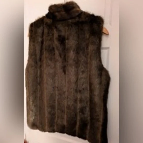 Jones New York Sport Brown Faux Fur Vest - Picture 2 of 8
